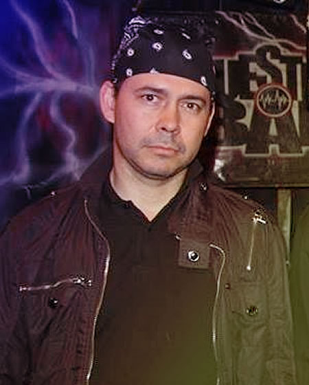 Carlos Cañas profesor de guitarra en Solorock academia de música