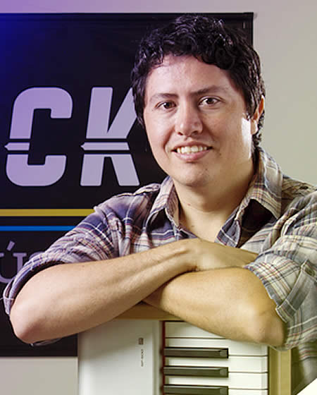 Christian Hernández profesor de piano, academia de música Solorock