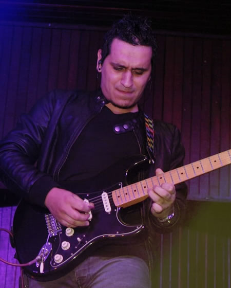 Joan Stevenson Rojas profesor de guitarra Solorock