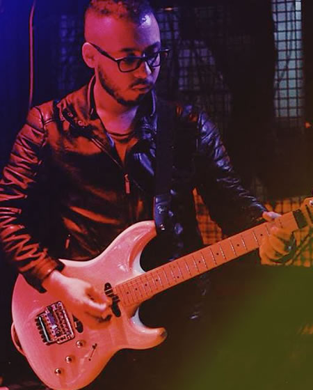 Juan Camilo Mora, profesor de guitarra en solorock academia de música